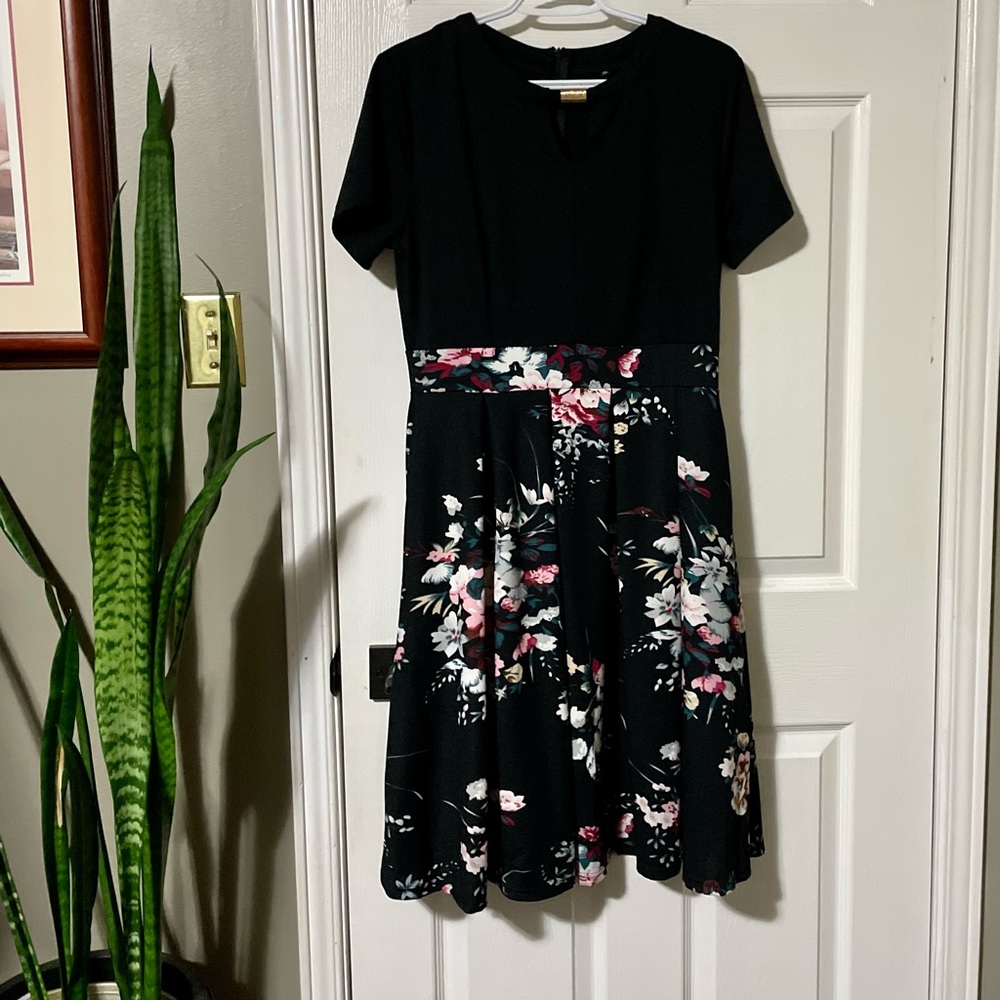 iHot Solid Black Top with Flower Pattern Skirt with two hidden side Pocket Dress